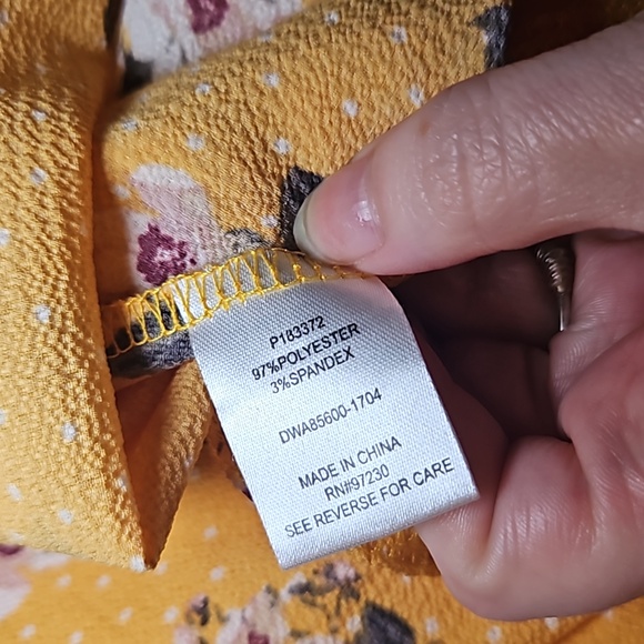 Almost Famous Yellow Floral Cinched Waist Dress – Size Medium (Juniors) - Picture 11 of 12